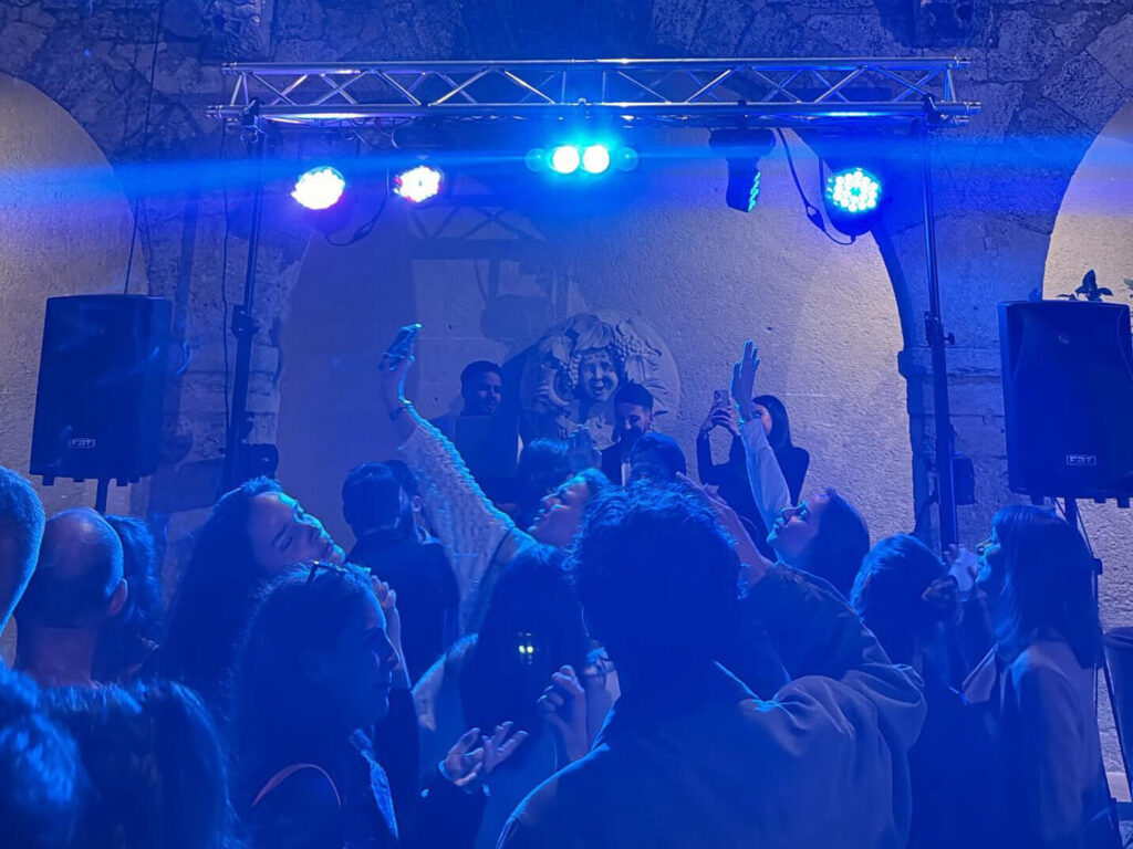 837654d0 5c3f 441a 9e18 0748dae035ae