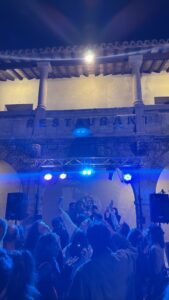 Piste de danse animée par un DJ au Mas de Saporta près de Montpellier