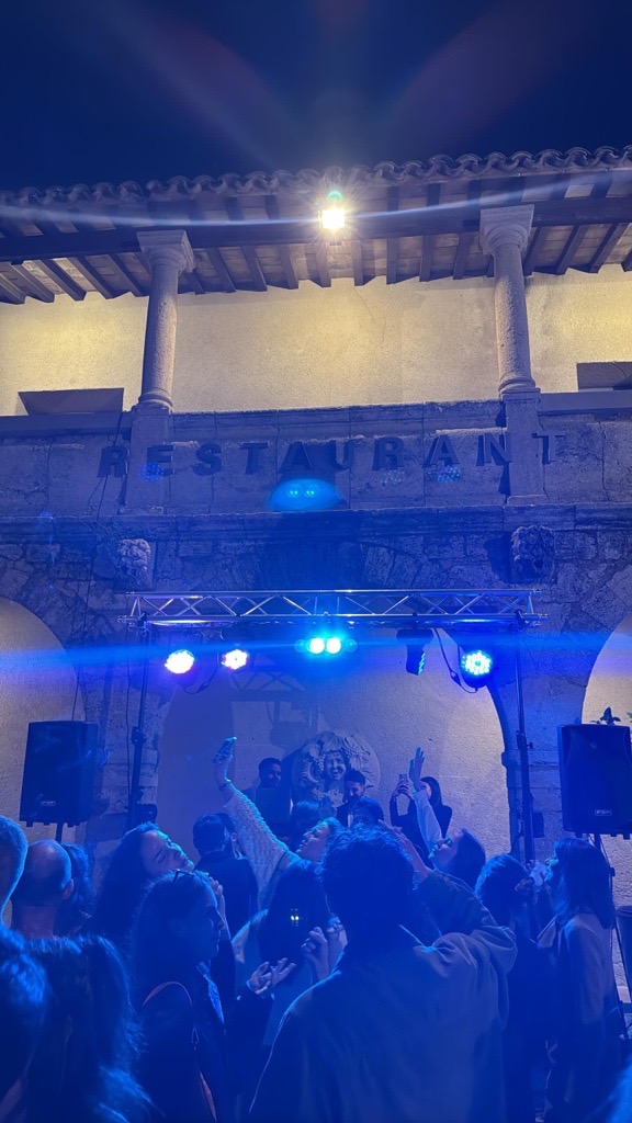 Piste de danse animée par un DJ au Mas de Saporta près de Montpellier